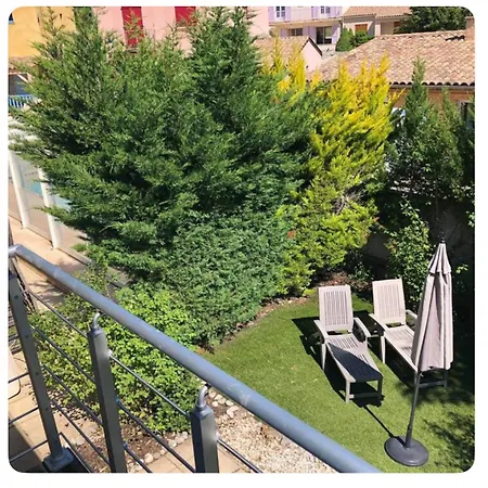 Fitis ! 6 Person With 1 Pool On A Tatil Evi Castellane